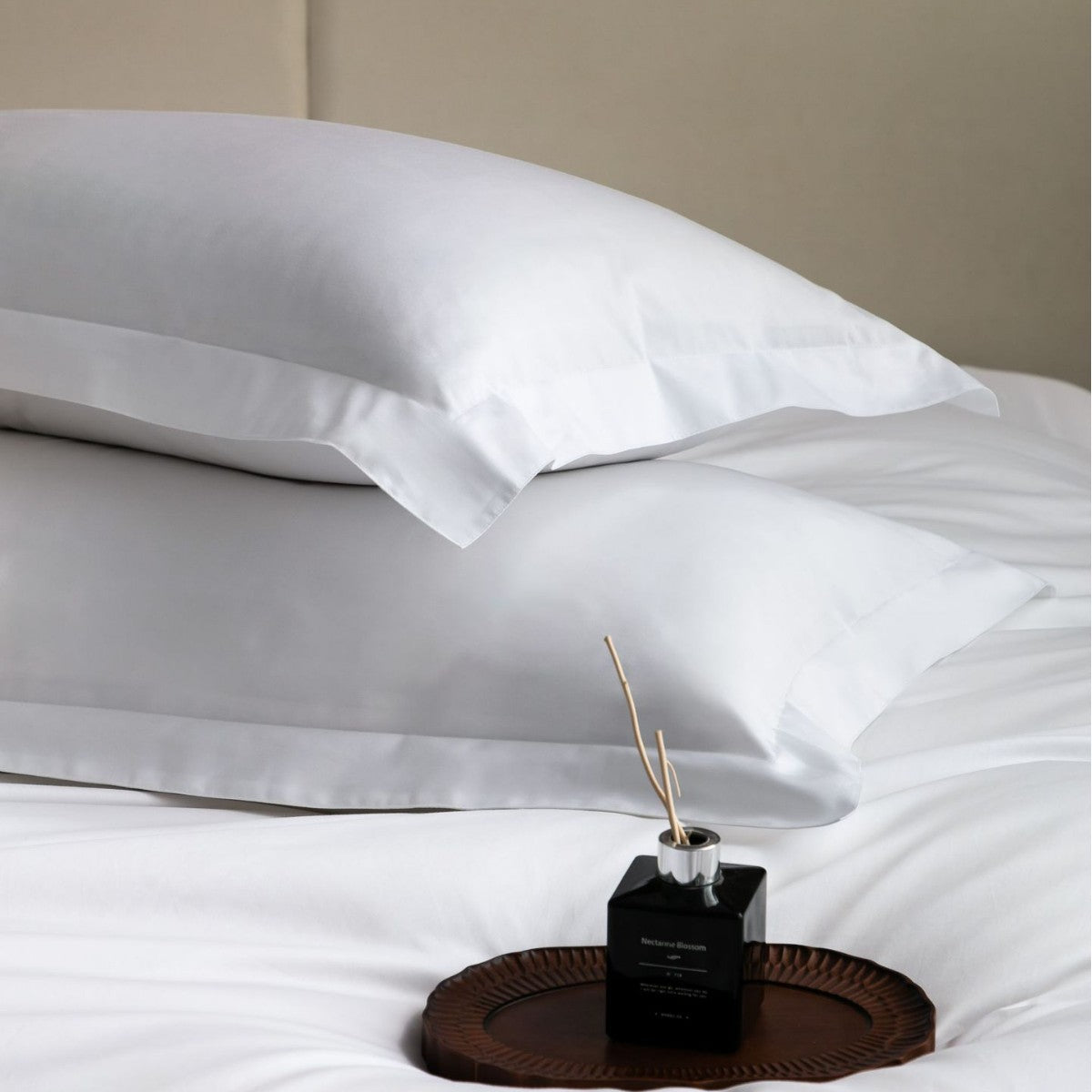 300TC Cotton White Hotel Pillowcase Set – Pure Sateen, 45×45 / 50×30 / 40×60 cm, No Insert, Deep-Pocket Envelope & Invisible Zip, OEKO-TEX, MOQ 50
